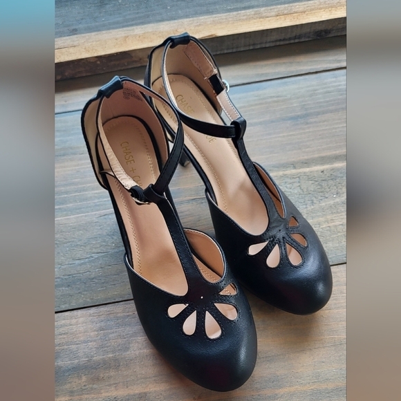 Chase + Chloe Black Heels - Picture 6 of 11